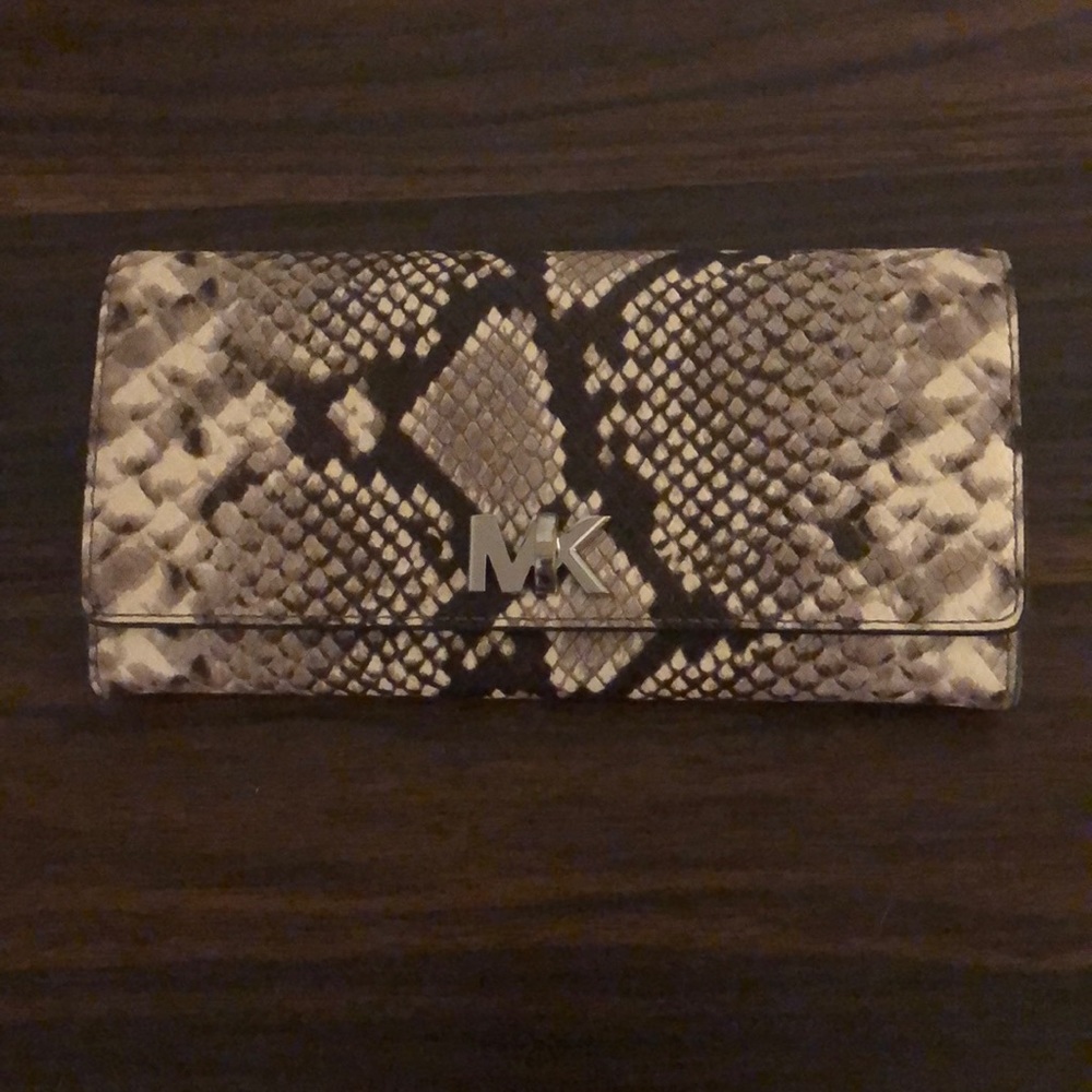 Michael kors wallet